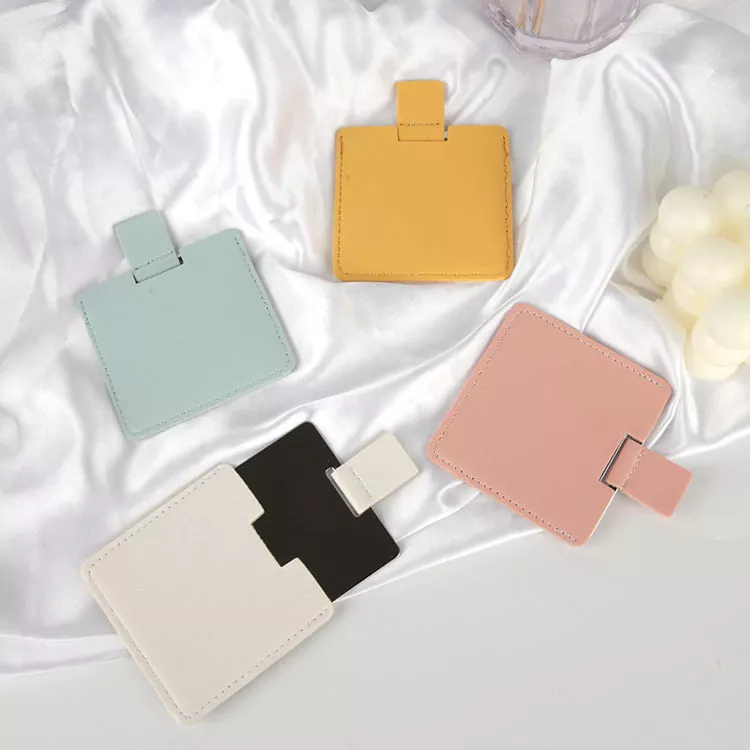 Luottokortin kokoinen taskupeili